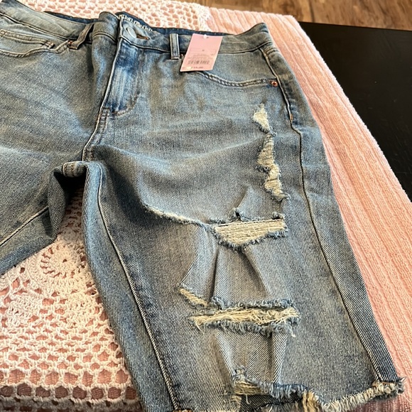 Wild fable medium blue distressed Jean Shorts.  NWT. Size 8. - Picture 4 of 9